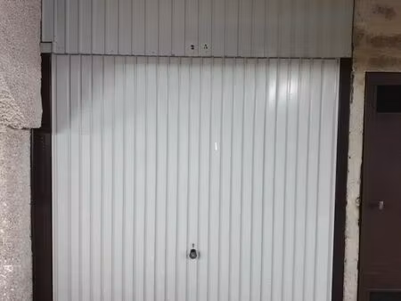garage pour 2 roues / moto box sécurisé place des chartreux (eglise)