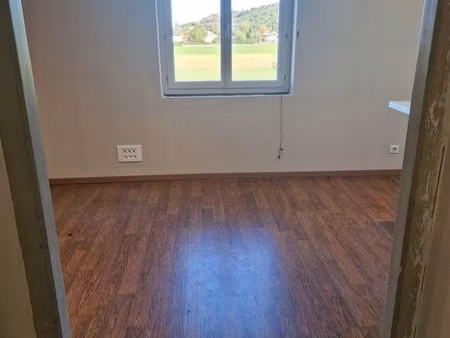 local (et non logement) 27 m2 chauffé climatisé avec 2 fenêtres