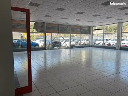 a louer 2 locaux commerciaux d'activités de 285 m² et 310 m²