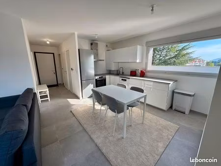 appartement t2 dernière étage  meublé + garage à louer/top floor 1-bedroom apartment  furn