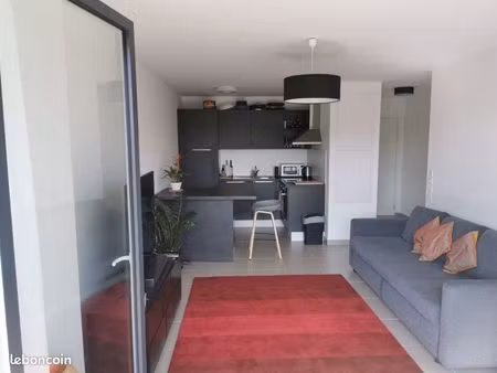 t2 de 44 m2 meublé avec garage privé