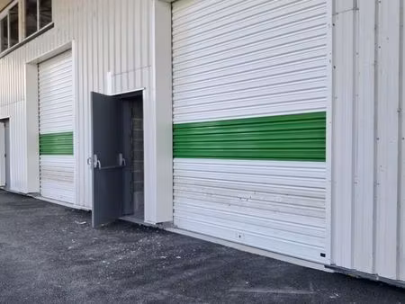local d'activité 97m²