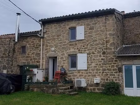 petite maison de hameau pierres t1-2 meublée