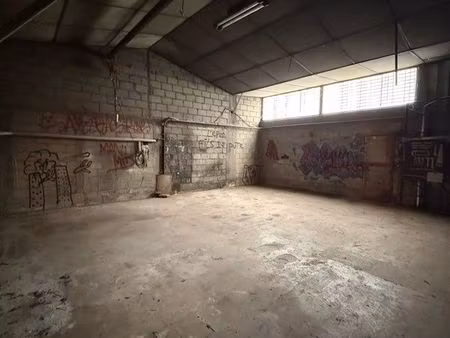 plateau brut esprit loft – charpente métallique  jardin privatif et parking