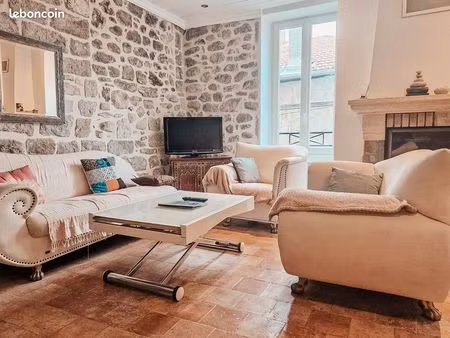 maison meublée 2 chambres – bail mobilité – centre historique de vogüé