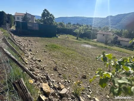 terrain 640 m2 constructible +2400 m2