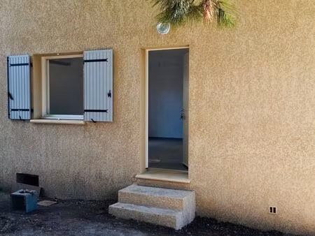 dispo dès ce 26/06 - zone nord arles - logement vide climatisé de 62 m² avec terrasse et j