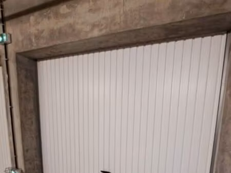 a louer garage fermé de 15 40m² prévessin-moëns 150 charges comprises