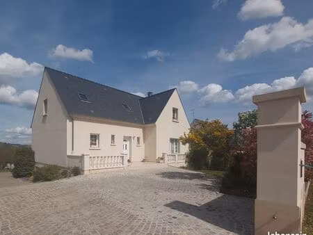 pavillon 180 m² avec sous sol de 160 m²