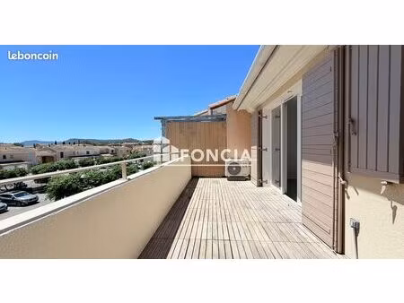 appartement t2 dernier etage avec ascenseur - stationnement privatif - residence recente e