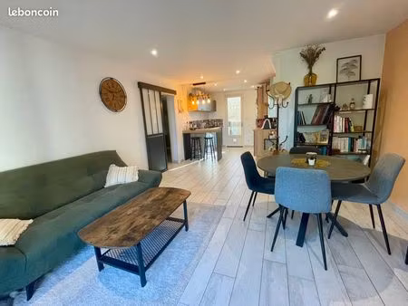 le pradet – t3 entièrement rénové avec balcon  garage et cave