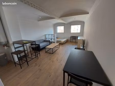 apparemment 35m2 au centre avec parking