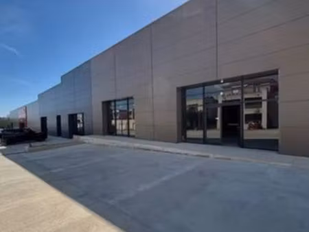 superbe local dans zone commerciale à biguglia