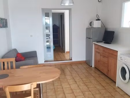 t2 avec terrasse et jardin en bas de villa