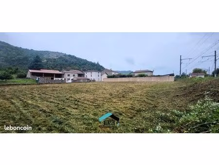 terrain 1037 m² sarras