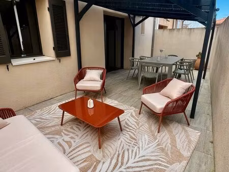 t3 meublé de charme – terrasse 30m² + parking – hyper centre aix