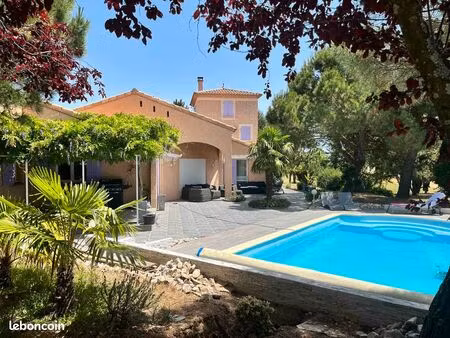 élégante demeure provençale avec piscine carrelée  parc arboré et fleuri au cœur de l’ardè