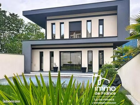 maison 7 pièces 227 m²