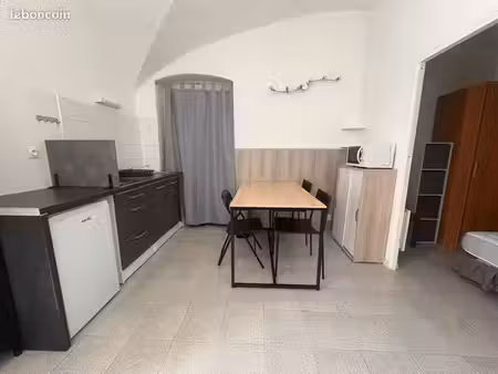 vends 5 studios centre ville corte
