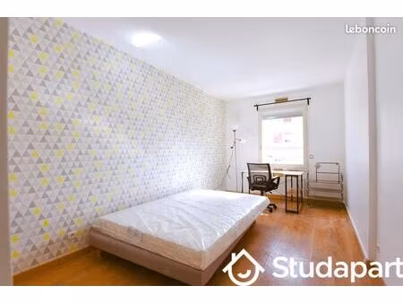 chambre 1 pièce 14 m²