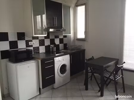 studio meublé 16 3 m² - la varenne rer - calme sur cour
