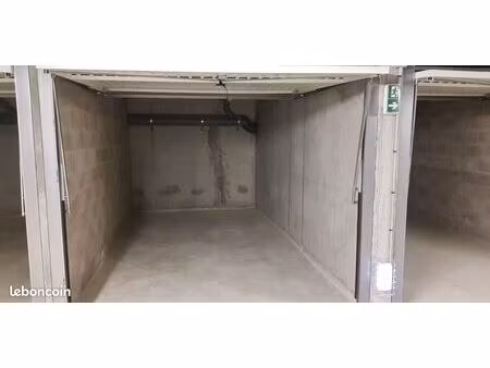 box à louer 13 m² – résidence sécurisée (vidéosurveillance)