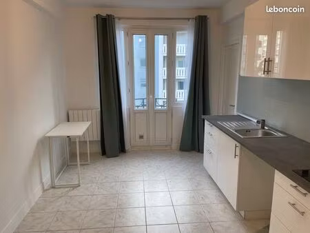 studio rénové bien desservi