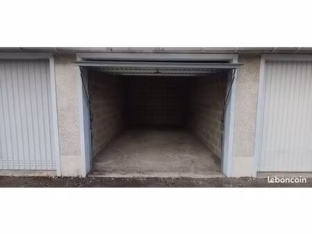box pour stockage /parking fermé de 14m2