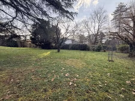 terrain 930 m² charbonnieres les bains