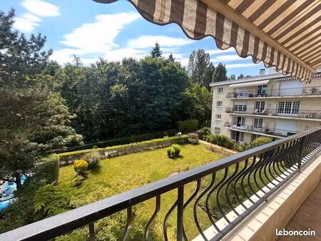 très beau et grand t1 bis face à un parc classé