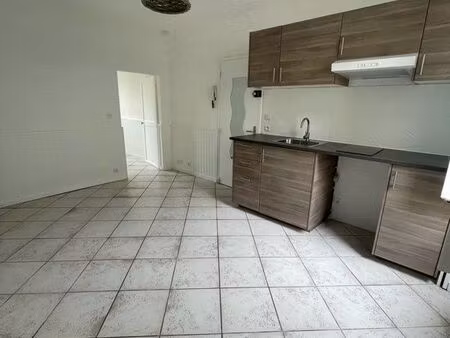 ? t2 meublé 25 m² – étampes saint-martin – 680 cc ?