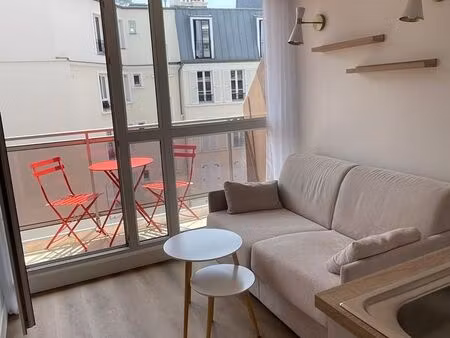 studio meublé entièrement refait à neuf par un architecte d’intérieur avec balcon dans l’h
