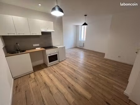 t2 bis avec chambre/bureau  balcon et cellier privé de 4 5 m²