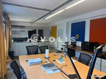 bureaux 77 m²