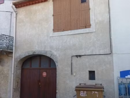 place de stationnement dans garage fermé pour 2 roues