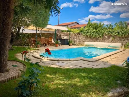 maison familiale rénovée de 145 m² avec piscine et jardin