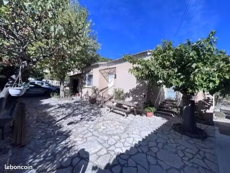 maison jardin piscine cuers