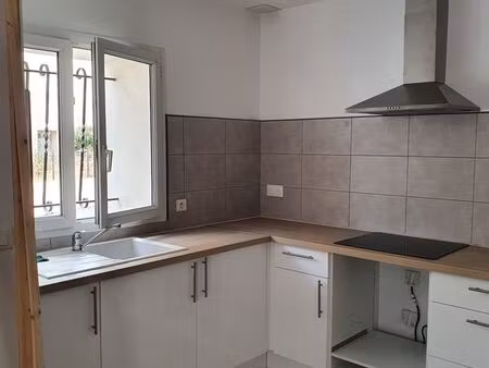 coursan  grande maison familiale   7 pièces et grand grenier aménageable