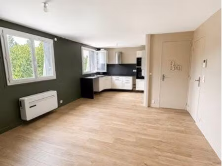 t2 rénové avec parking – plateau d’avron – neuilly-plaisance