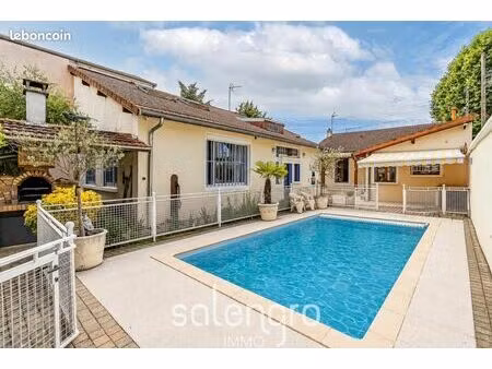 maison 5 pièces 230 m²