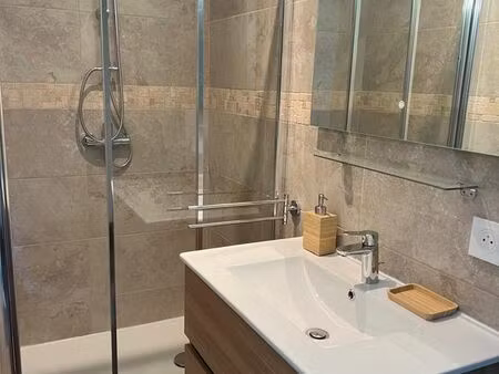 t2 meublé 40 m² - garage  parking  jardin - dispo juillet