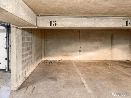 parking 10 m² bondy