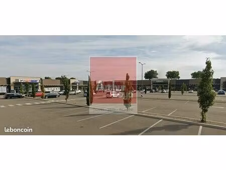 local commercial 806 m² sens