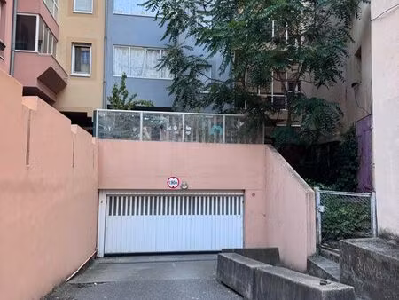 location garage (box fermé)