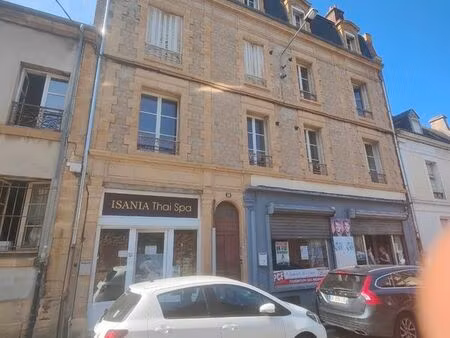 local 140m2 à usage commercial ou professionnel