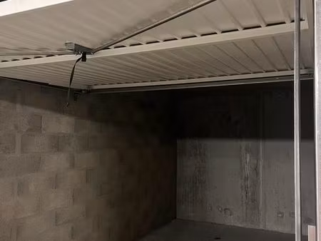 loue garage fermé sécurisé sathonay camp