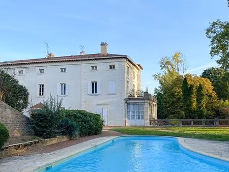 a vendre / maison t4 en copropriété dans un château
