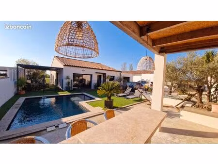 villa 125m2 + 20 m2 garage/buanderie . piscine . parc voiture