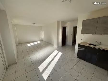 appartement t2 52m2 refait a neuf proche frontière suisse - place de parking - aucun frais