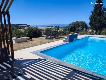 maison de plain-pied alairac : piscine  calme et vue dégagée